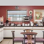 Super 8 By Wyndham Paris 
