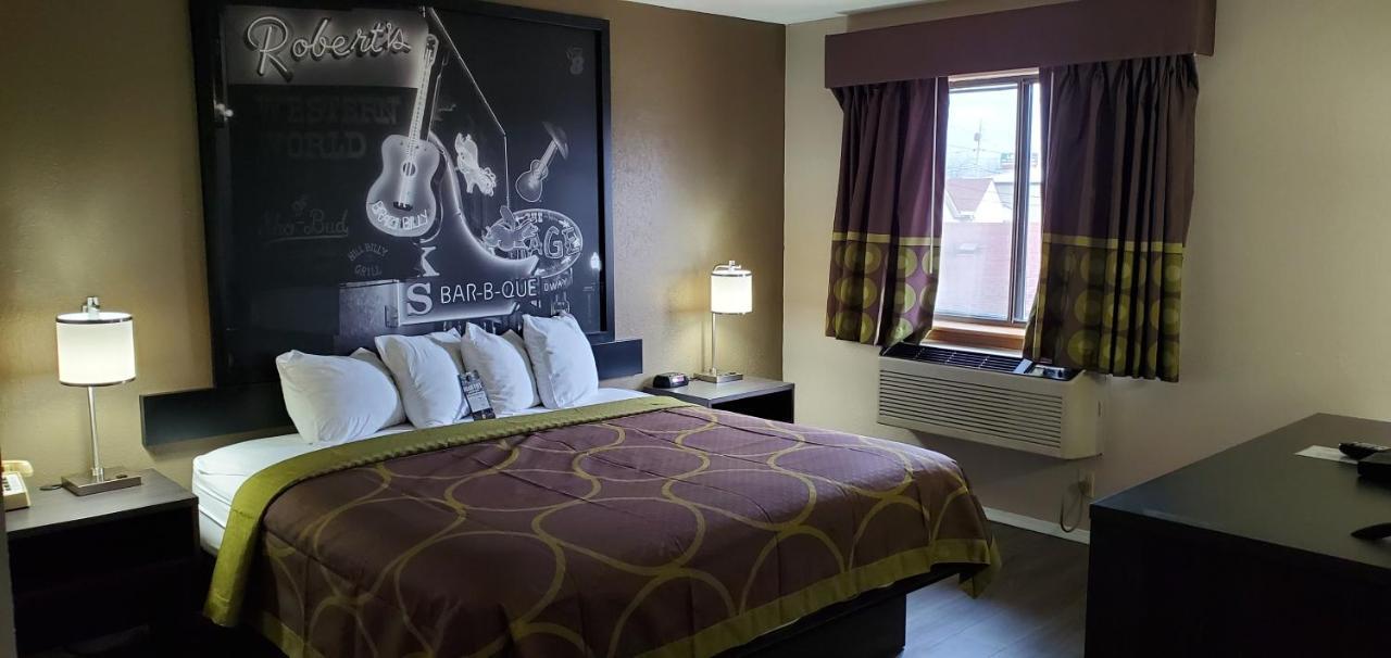 Super 8 By Wyndham Hotel Paris