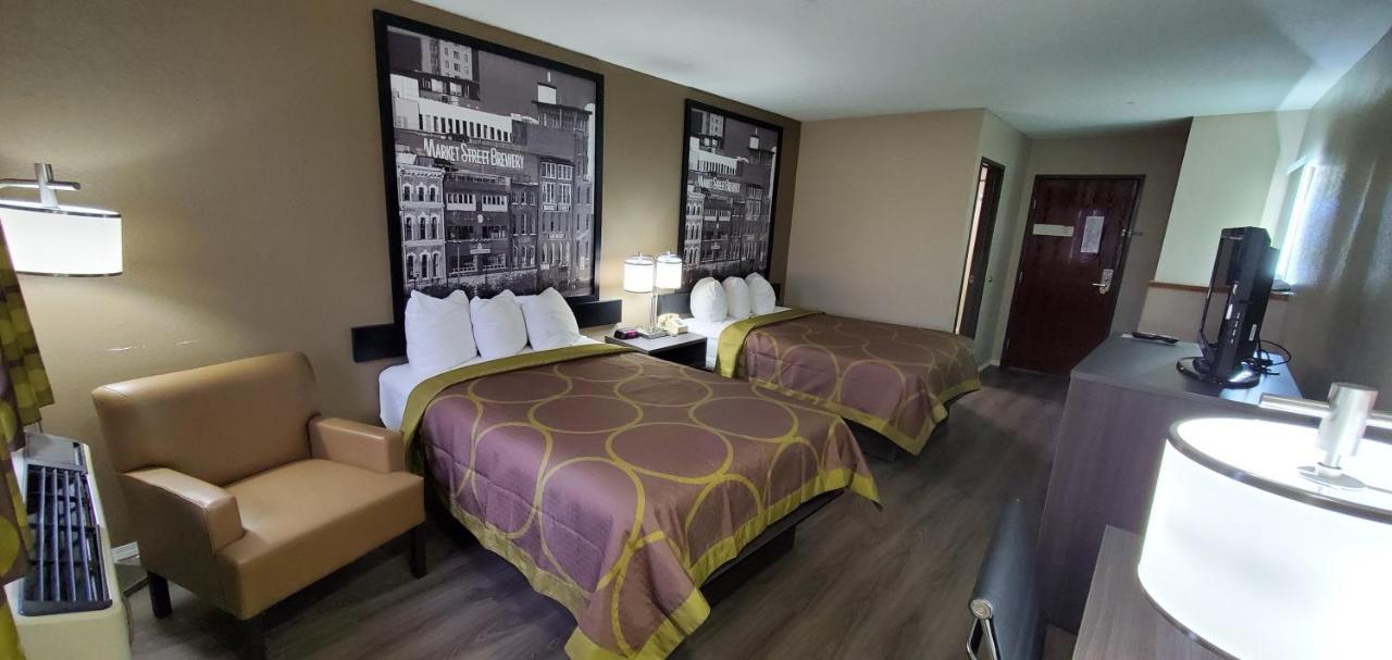 Super 8 By Wyndham Hotel